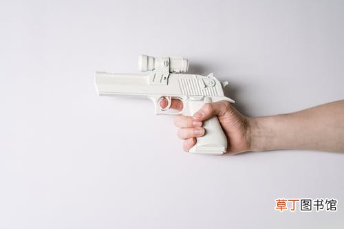 梦见自己用枪打死别人