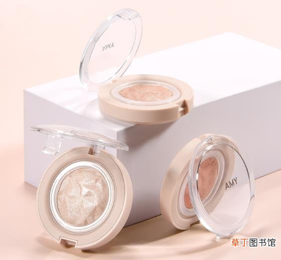 脸上涂抹什么又亮又透