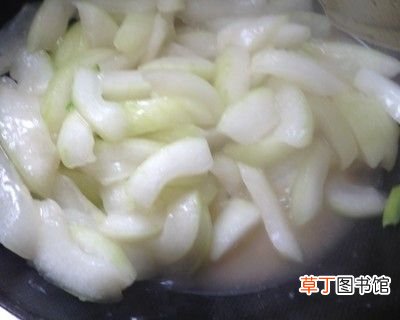冬瓜炒虾仁 虾仁炒冬瓜好吃又营养的做法