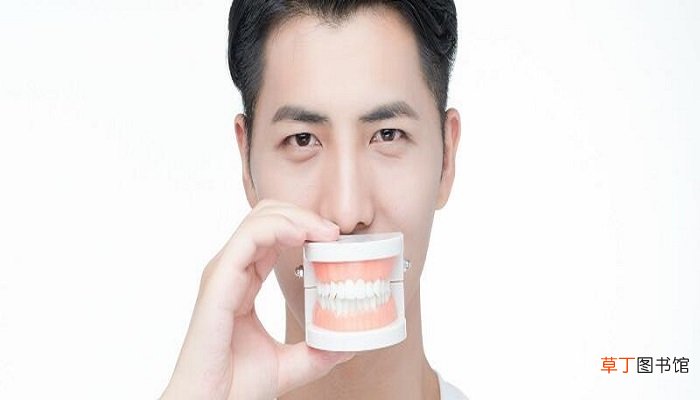 梦见自己用手拔掉烂牙