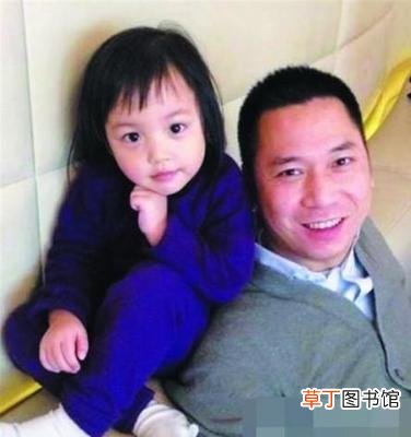 小四月长得像市长 小四月不是黄有龙的
