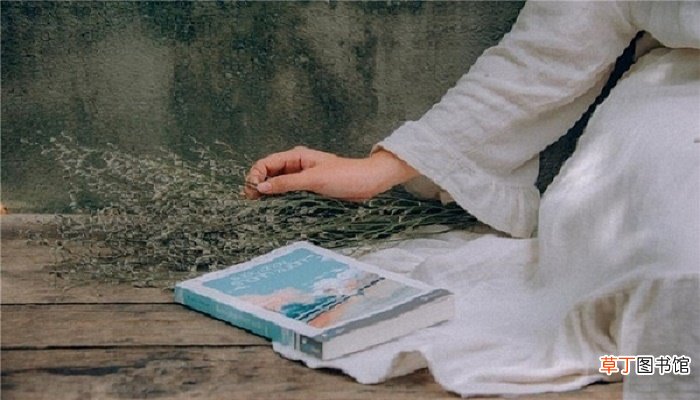 梦见穿白衣服是什么意思