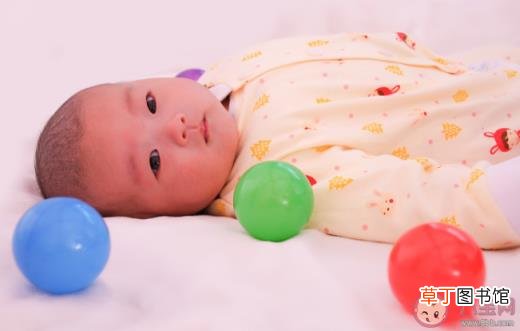 关于新生儿的小秘密 婴儿有哪些行为我们不理解其实是正常的