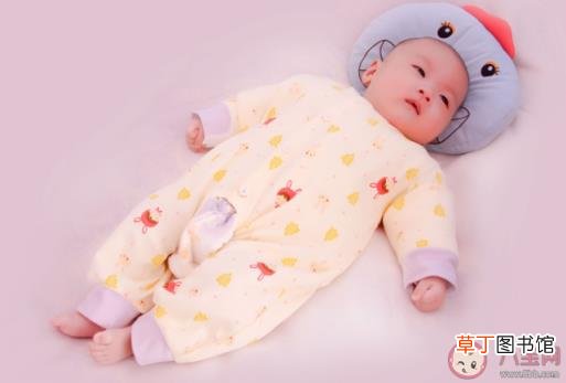 关于新生儿的小秘密 婴儿有哪些行为我们不理解其实是正常的