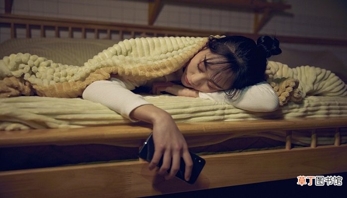 女人梦见自己的手出血