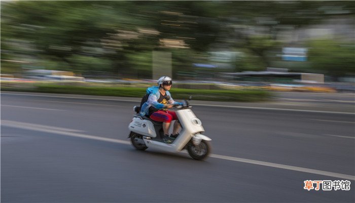女人梦到骑电动车上坡