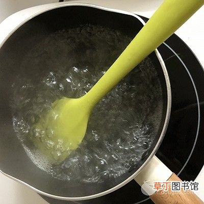 山楂罐头的做法 自制山楂罐头的做法