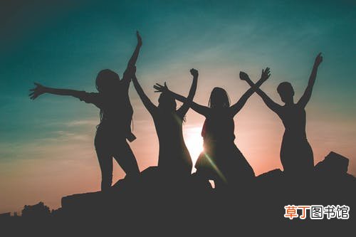 女人梦见光着上半身