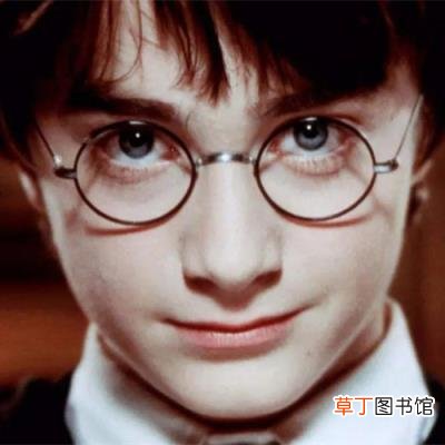 身上出现恐怖闪电疤痕 这可比哈利波特的酷多了 被雷劈后