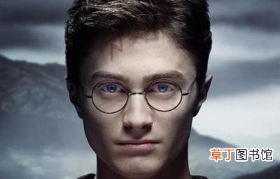 身上出现恐怖闪电疤痕 这可比哈利波特的酷多了 被雷劈后