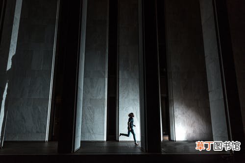 做梦一直在跑有人追代表什么