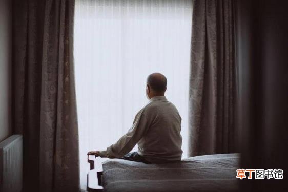 为什么睡比较硬的床睡不着 为什么睡硬床