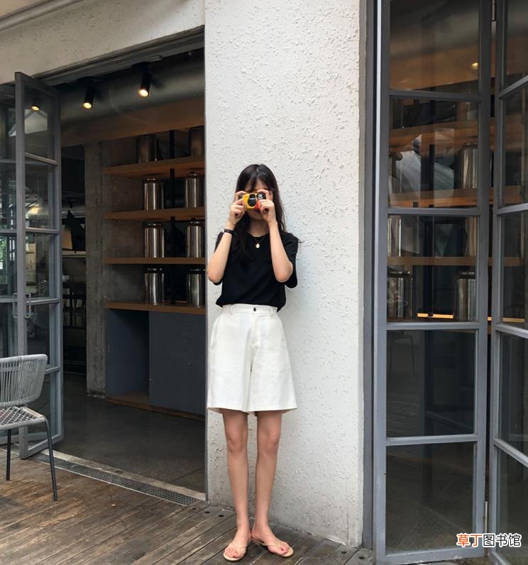 黑色短袖怎么搭配裤子