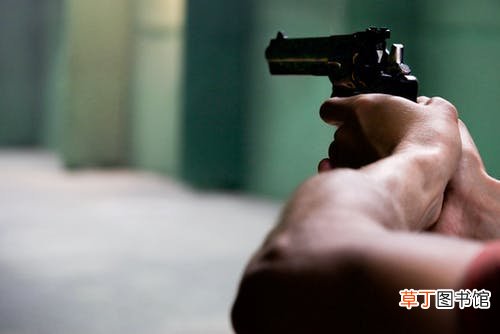 梦到别人用枪打我