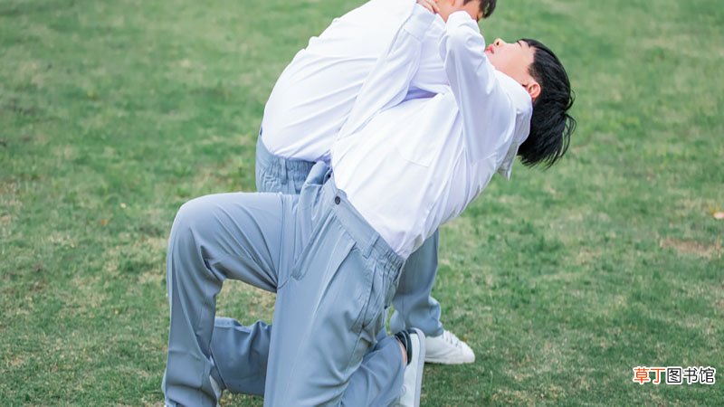 梦见和别人打架