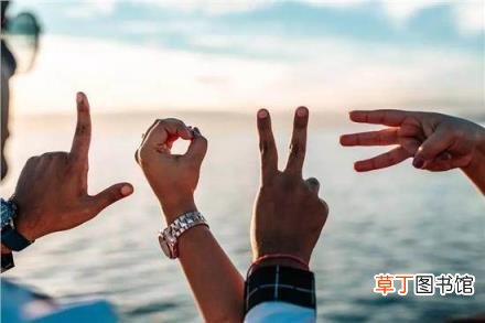 女友心里难过安慰的话,不能陪女友安慰的话