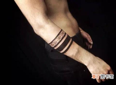 为什么有的人不笑也有卧蚕 为什么有卧蚕