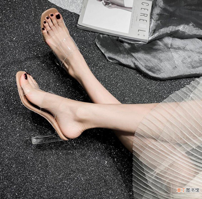 凉鞋走路响怎么处理