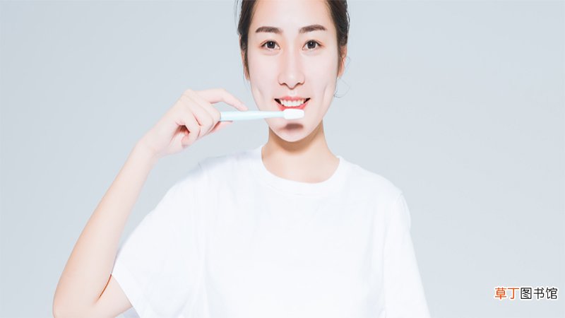 女人梦见牙掉还流了血