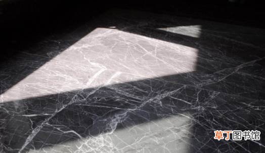 瓷砖上的透明防水胶怎样清除 直接刷瓷砖上的防水胶有用吗