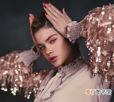 齐下巴短发怎么扎