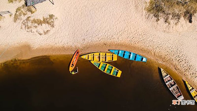 梦见坐船在水上行驶