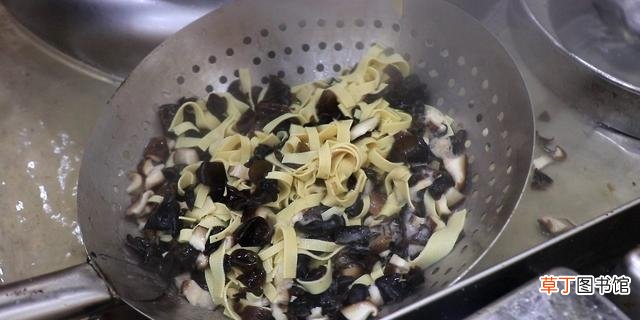 简单开胃的酸辣汤这样做 酸辣汤的家常做法