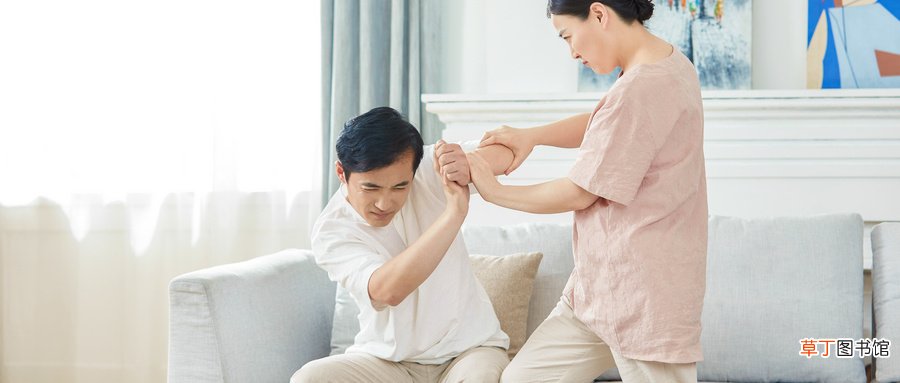女人梦见和同事打架是什么意思