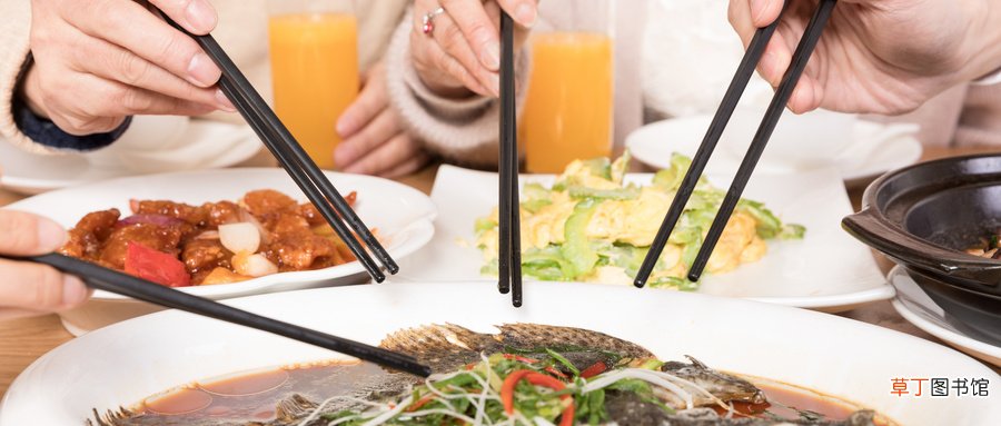 女人梦见和朋友吃饭是什么意思