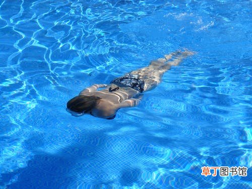 梦到掉水里被救上来了什么意思