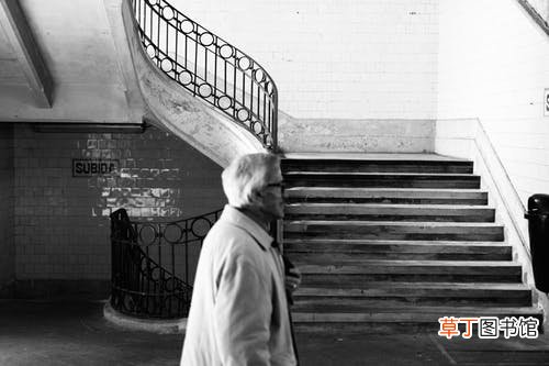 梦见跟死去的人说话什么意思