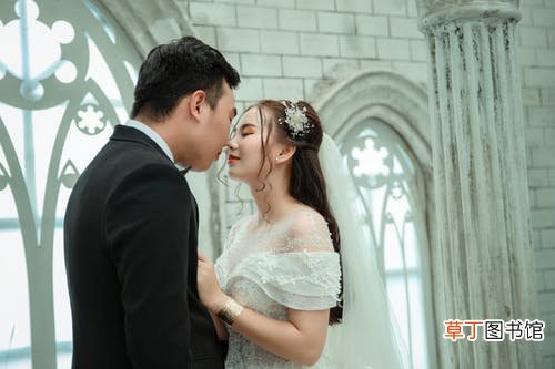 单身梦见自己拍婚纱照什么意思