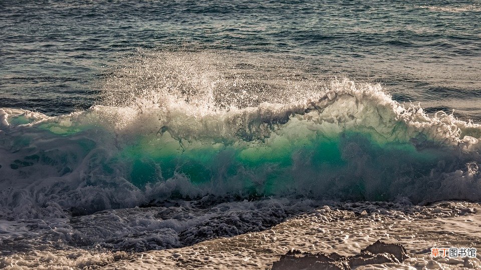梦到大海波涛汹涌是什么意思
