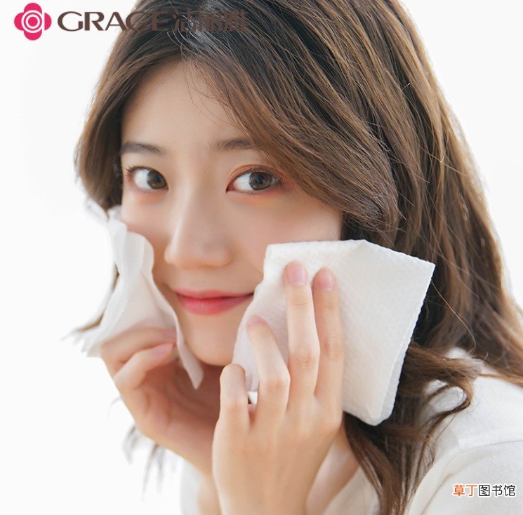 用盐洗脸能收缩毛孔吗