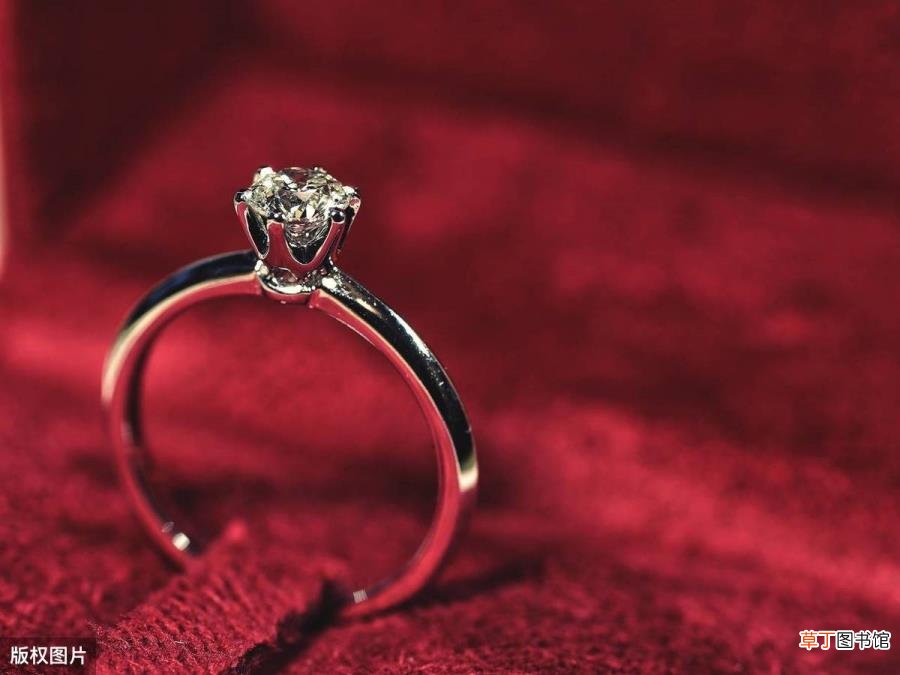 订婚戒指 结婚为什么要黄金