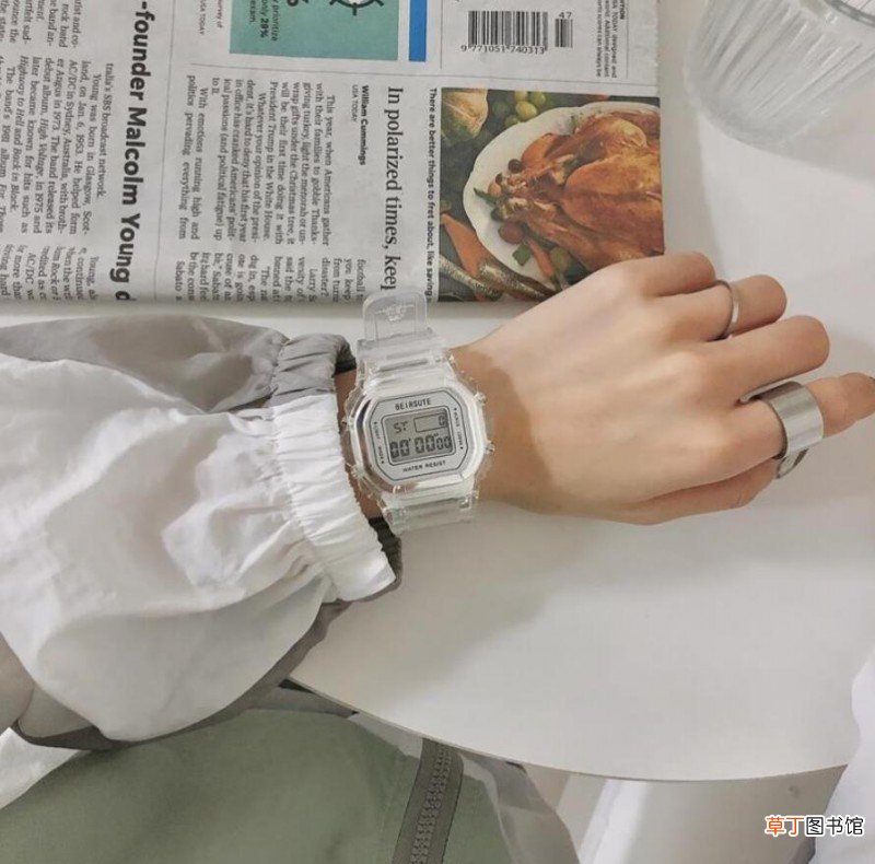 防水冷光运动表怎么调正常时间