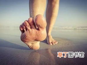 女人梦见自己光着脚跑什么意思