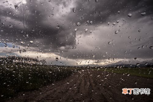 女人梦见下大雨被淋湿什么意思
