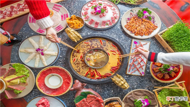 梦见好多人在一起吃饭是什么意思