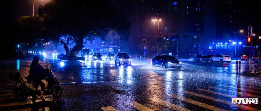 梦见下冰雹特别的大什么意思
