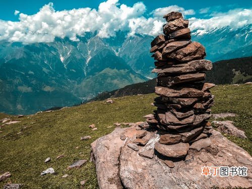 梦见躲避滚下来的石头什么意思