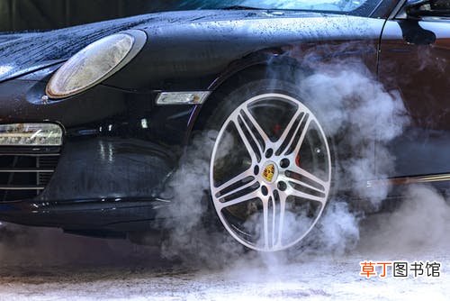 梦见车往后溜什么意思