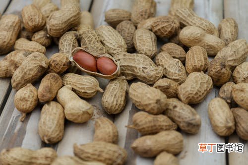 女人梦见自己吃花生米什么意思