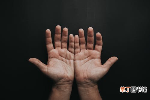 女人梦见自己手上沾屎什么意思