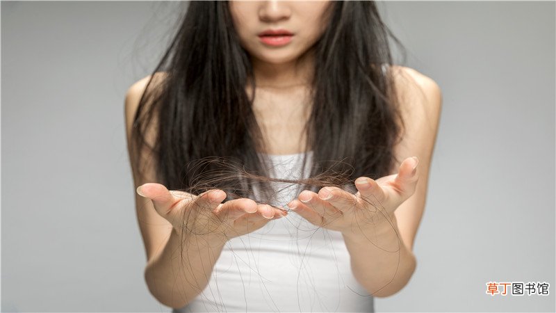 梦见自己掉头发一拽一把是什么意思