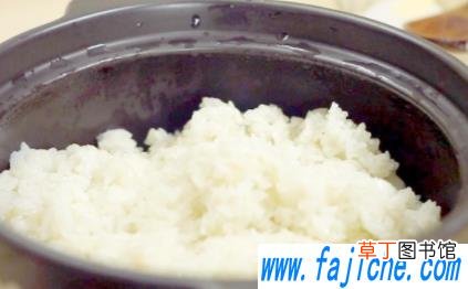 电饭锅煮饭跳了隔多久饭才熟啊 电饭锅煮饭跳了还要焖多久