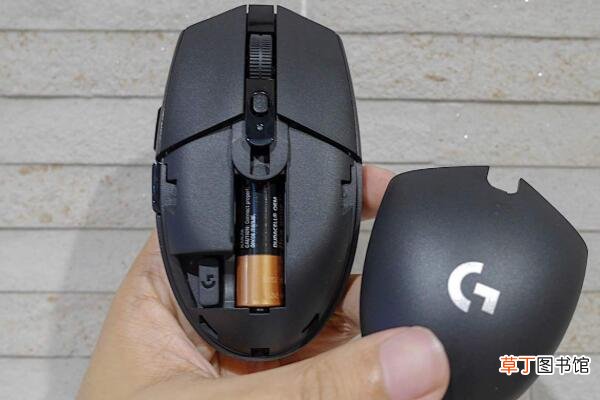罗技g304电池怎么充电