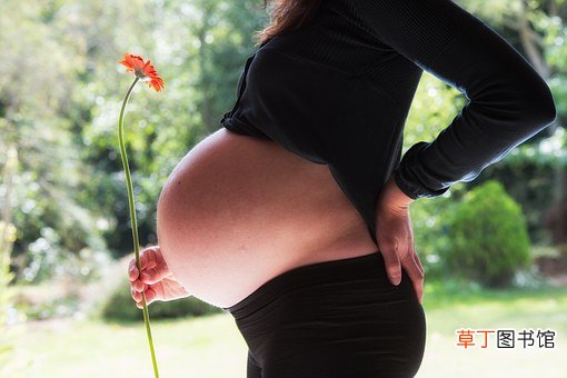 孕妇梦见自己站着洗澡什么意思