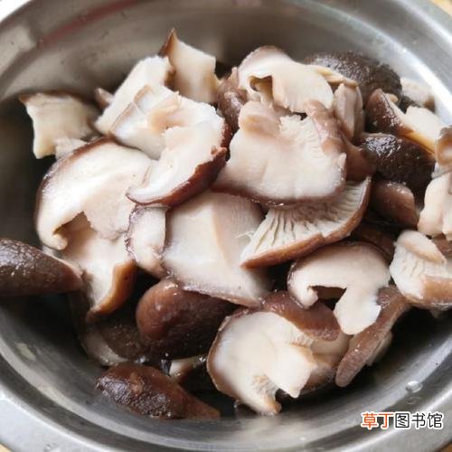 简短介绍 香菇焯水的正确方法