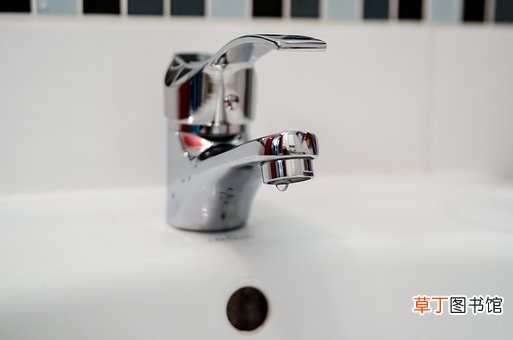 梦见自己用水管冲地面是什么意思